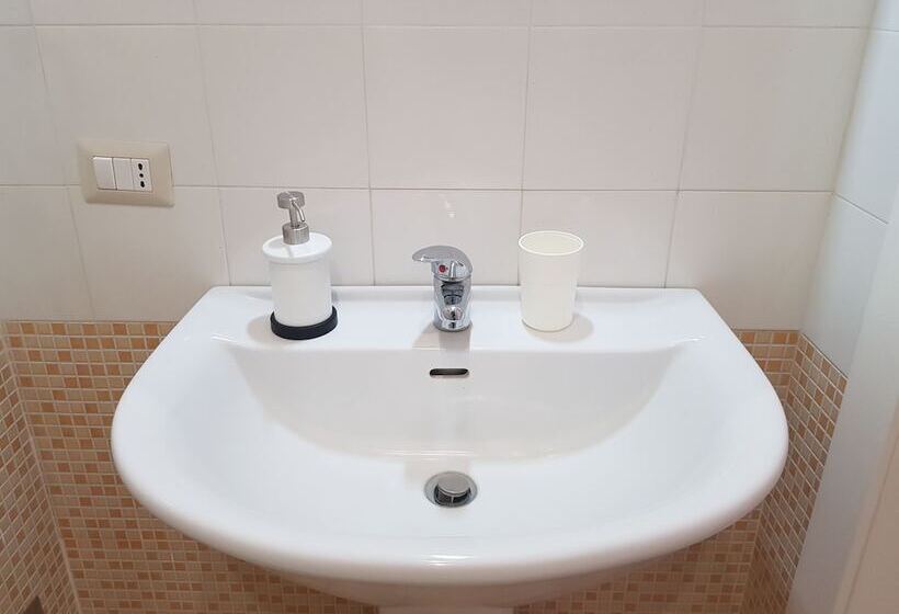 اتاق استاندارد چهار تخته, B&b Gisira