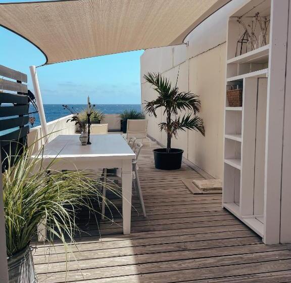 اتاق استاندارد با بالکن و چشمانداز دریا, Bijblauw