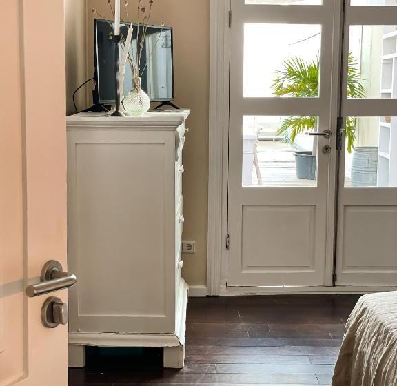 اتاق استاندارد با بالکن و چشمانداز دریا, Bijblauw