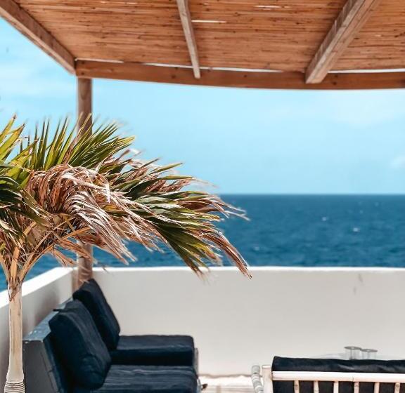 اتاق لوکس با بالکن و چشمانداز دریا, Bijblauw