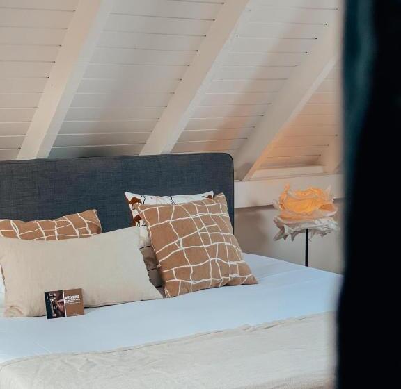 اتاق لوکس با بالکن و چشمانداز دریا, Bijblauw