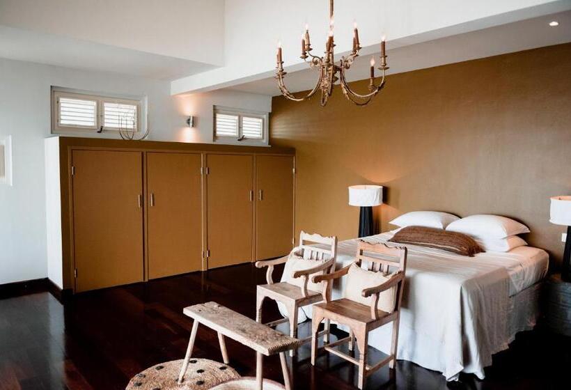 سوییت با چشمانداز دریا, Bijblauw