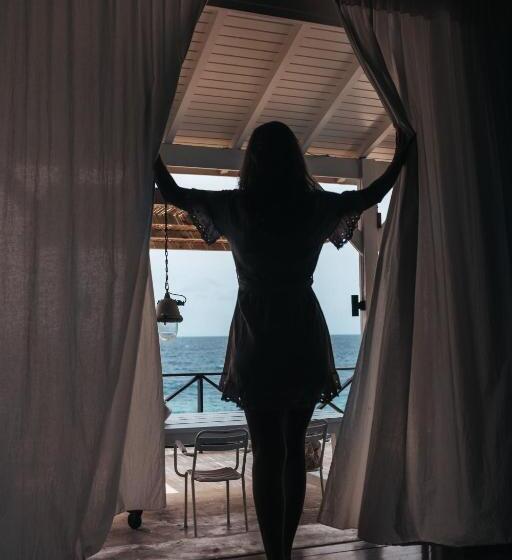 سوییت با چشمانداز دریا, Bijblauw