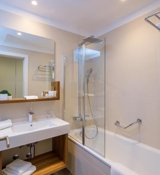 キングサイズベッド、シティビューデラックスルーム, Cornaro