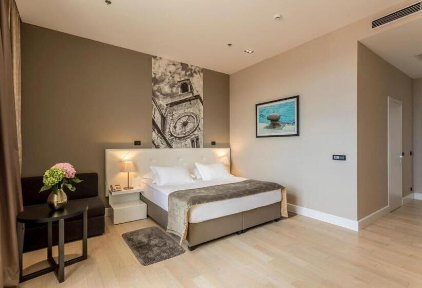 キングサイズベッド、シティビューデラックスルーム, Cornaro