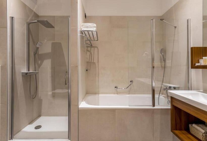 キングサイズベッド、シティビューデラックスルーム, Cornaro