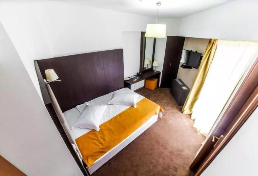 Economy Yhden Hengen Huone, Europeca