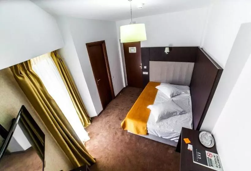 Economy Yhden Hengen Huone, Europeca