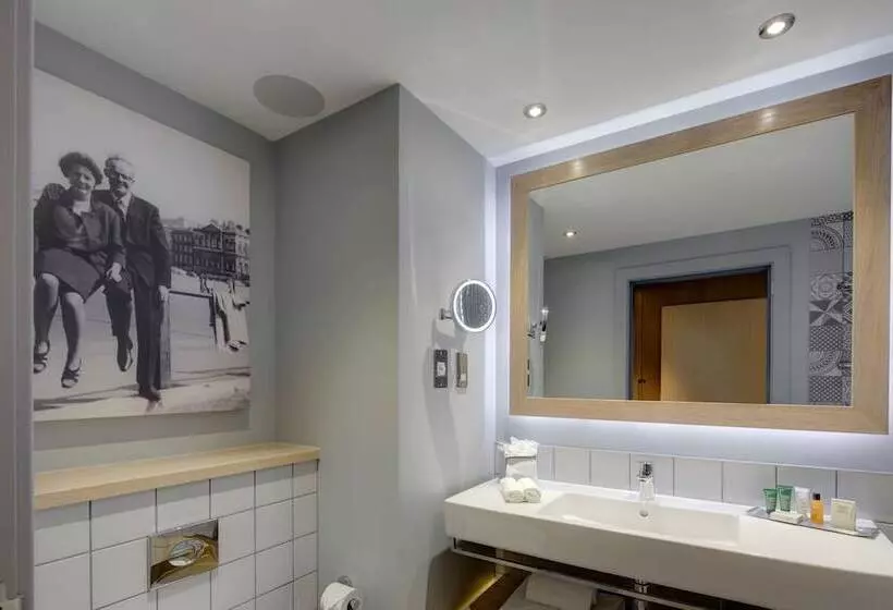 Standard-huone Parivuode, Hilton Bournemouth