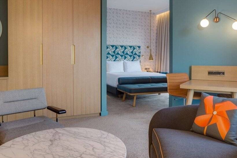 סוויטת ג'וניור מיטת קינג, Hilton Bournemouth