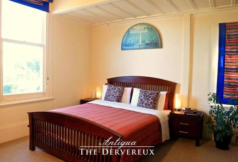 سوییت لوکس, The Devereux Boutique