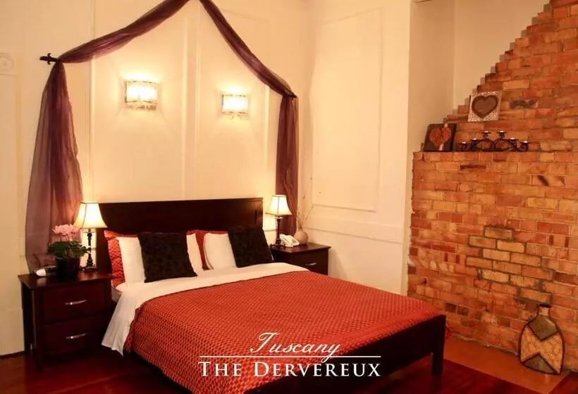 سوییت لوکس, The Devereux Boutique