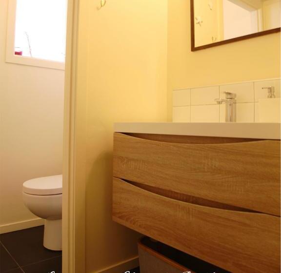 Quarto Economy Banheiro Compartilhado, The Devereux Boutique