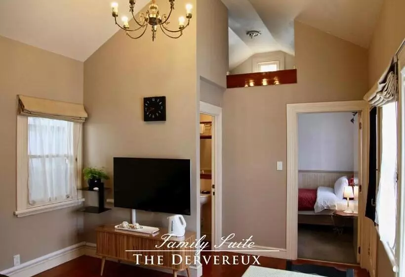 استودیو خانوادگی, The Devereux Boutique