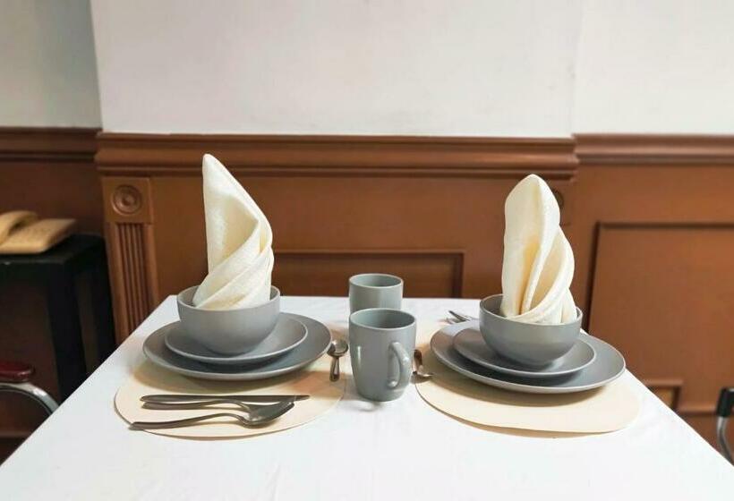 标准工作室, Accommodation Services