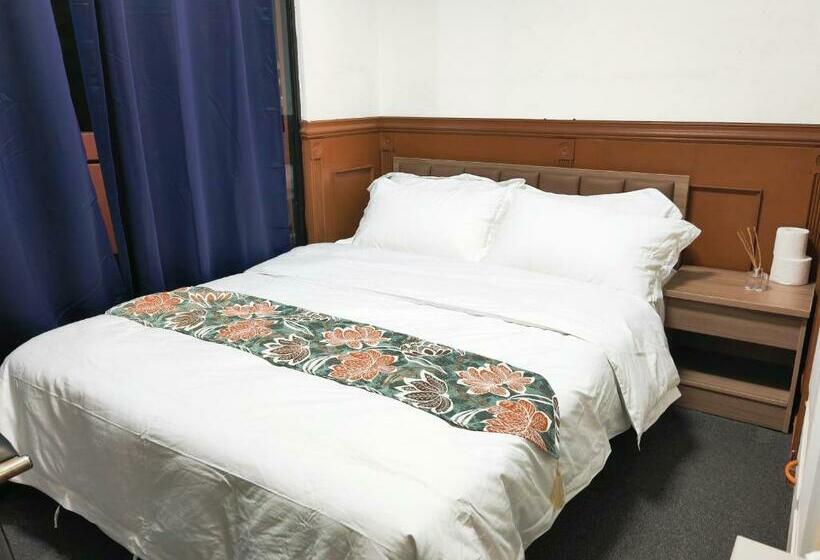 标准工作室, Accommodation Services