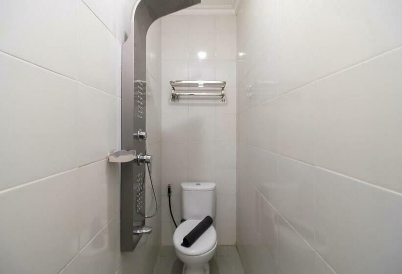غرفة سوبيريور, Urbanview Hotel Bizhome Artha Gading Boulevard By Reddoorz