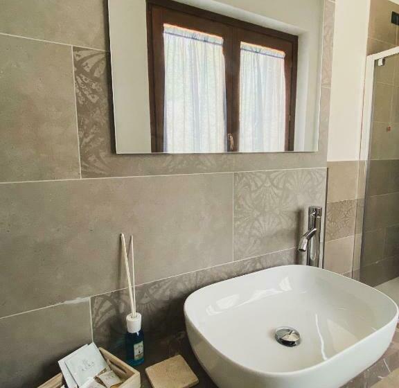 اتاق استاندارد سه نفره, Villa Tadina