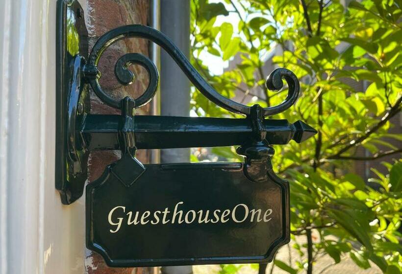 디럭스 룸 킹사이즈 침대, Guesthouseone
