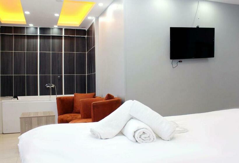 キングサイズベッドのデラックスルーム, Biglife