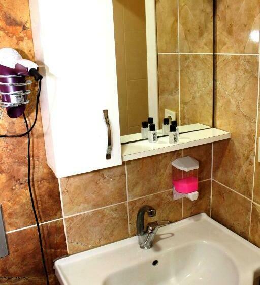 デラックストリプルルーム, Biglife