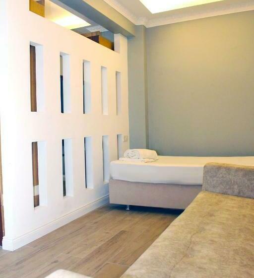 デラックストリプルルーム, Biglife