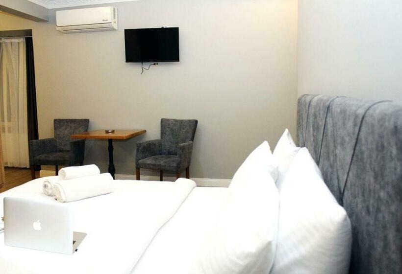 デラックストリプルルーム, Biglife