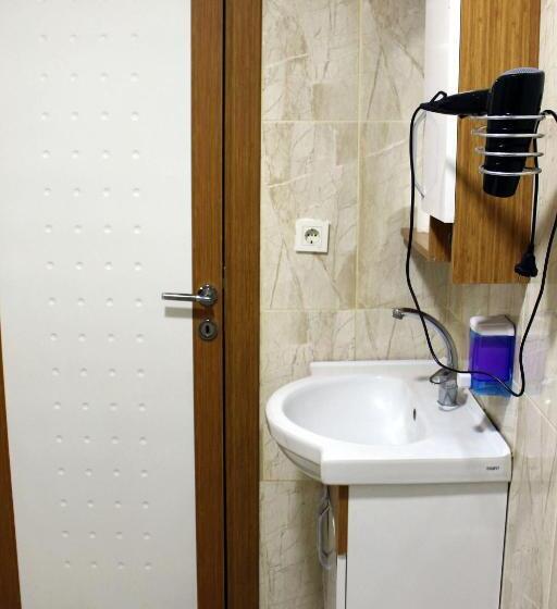 エコノミールーム, Biglife