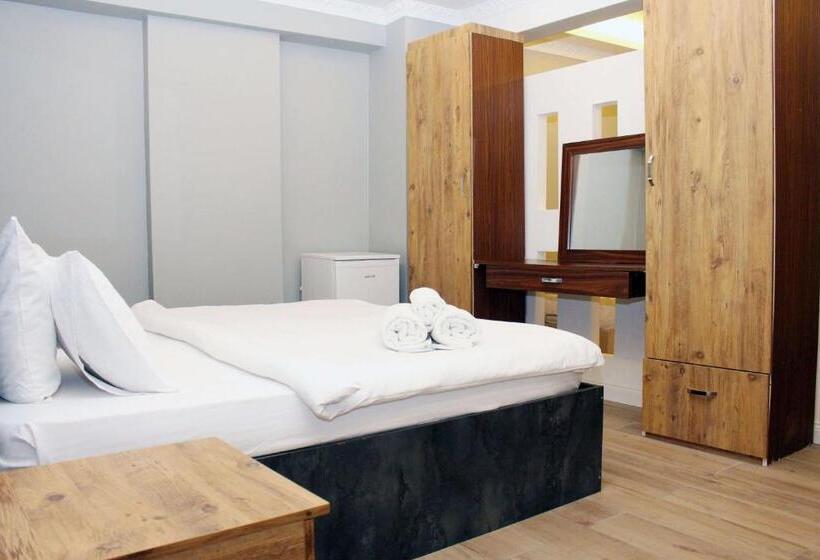 デラックストリプルルーム, Biglife