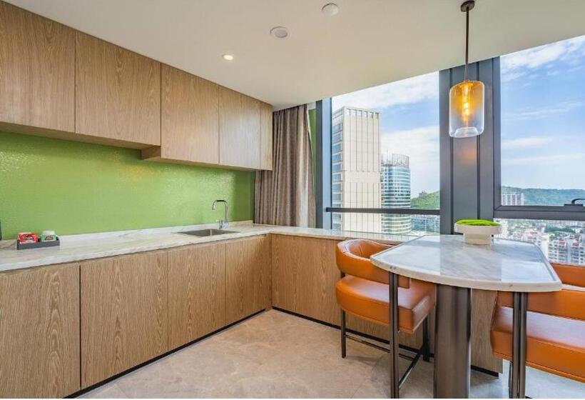 Номер Премиум, Holiday Inn Zhuhai City Center, An Ihg