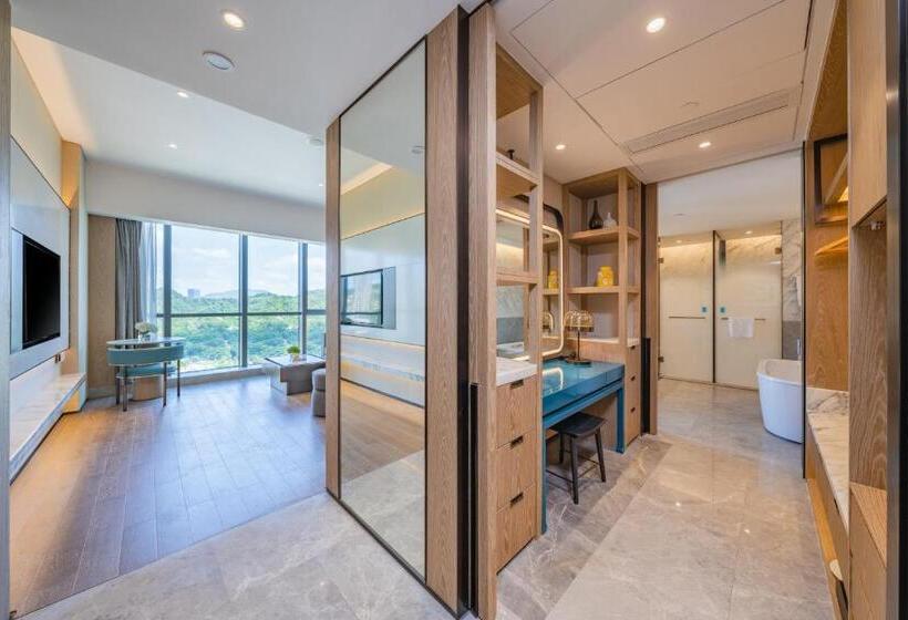 اتاق استاندارد با تخت بزرگ, Holiday Inn Zhuhai City Center, An Ihg