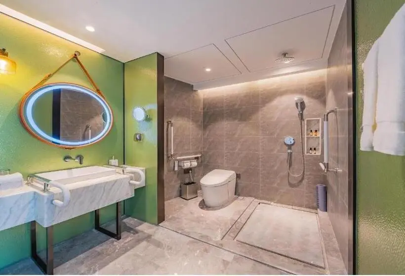 身障者適用キングサイズベッドルーム, Holiday Inn Zhuhai City Center, An Ihg