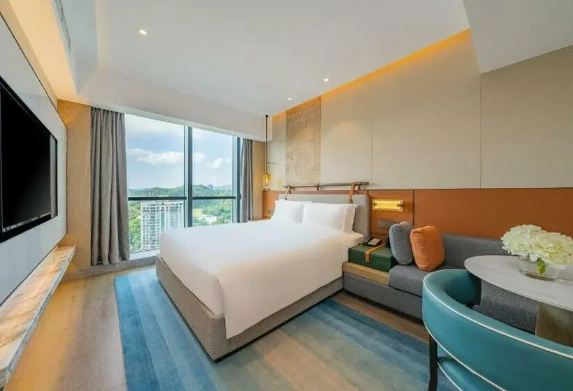 キングサイズベッドのスタンダードルーム, Holiday Inn Zhuhai City Center, An Ihg
