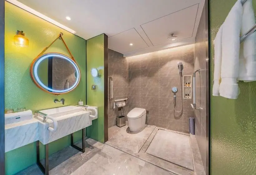 身障者適用キングサイズベッドルーム, Holiday Inn Zhuhai City Center, An Ihg