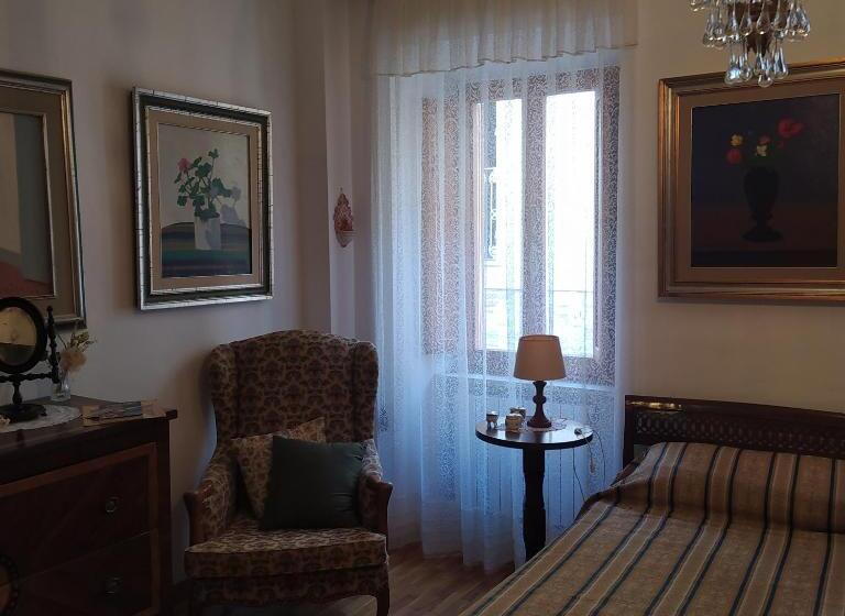 غرفة قياسية, Rua Dell Arco 11