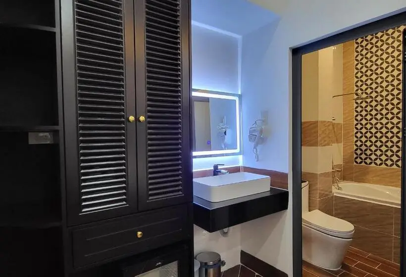 اتاق لوکس با تخت بزرگ, Ruby Hotel Vĩnh Long