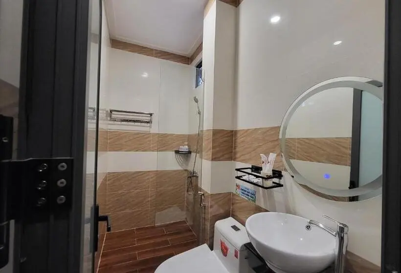 اتاق استاندارد سه تخته با بالکن, Ruby Hotel Vĩnh Long