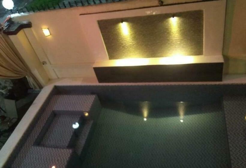 ファミリーステューディオ, Mt View Rock Getaways Home