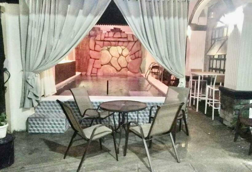 ファミリーステューディオ, Mt View Rock Getaways Home