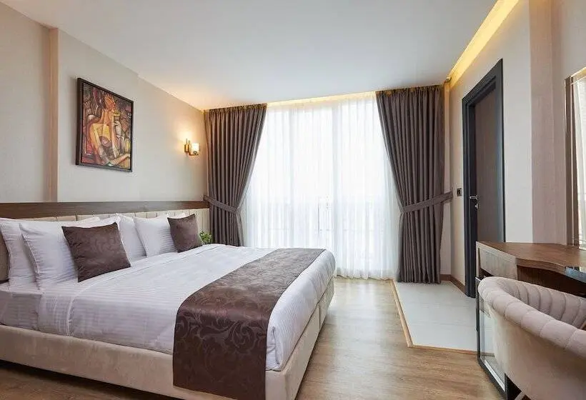 バルコニー付きデラックスルーム, Trademark Collection By Wyndham Operla Airport Hotels