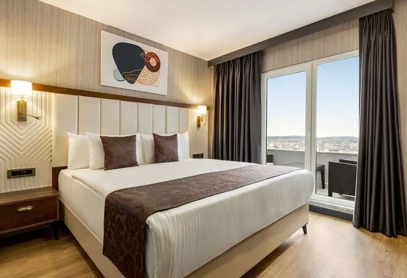 バルコニー付きデラックスルーム, Trademark Collection By Wyndham Operla Airport Hotels