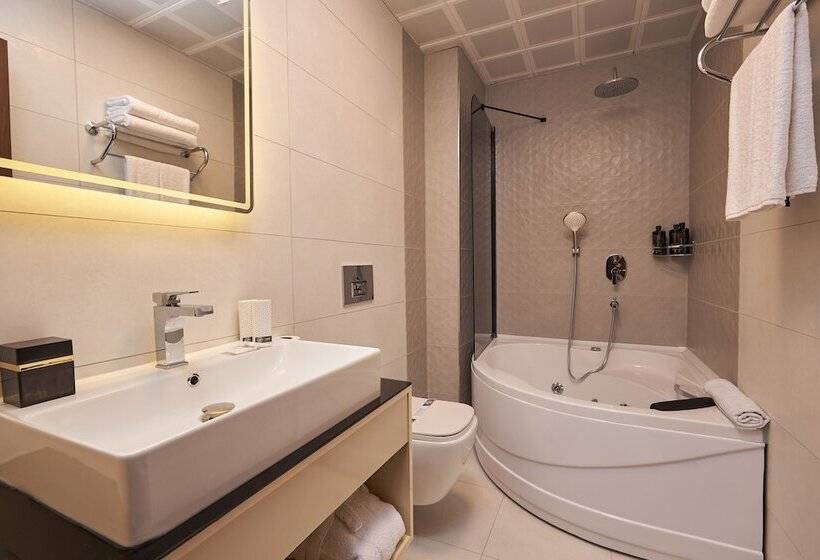 اتاق لوکس با وان آب گرم, Trademark Collection By Wyndham Operla Airport Hotels