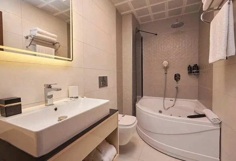 バスタブ付きデラックスルーム, Trademark Collection By Wyndham Operla Airport Hotels
