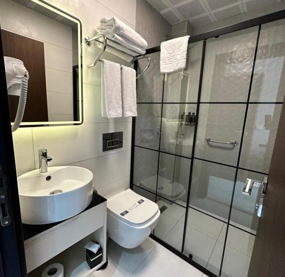 带阳台的豪华间, Trademark Collection By Wyndham Operla Airport Hotels