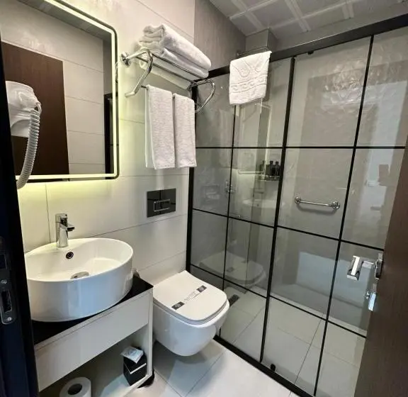 バルコニー付きデラックスルーム, Trademark Collection By Wyndham Operla Airport Hotels