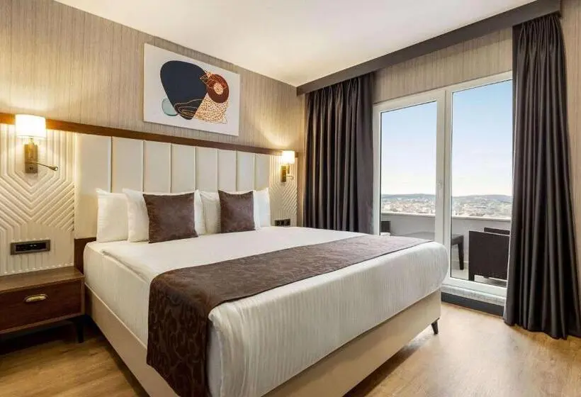バルコニー付きデラックスルーム, Trademark Collection By Wyndham Operla Airport Hotels