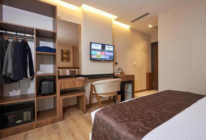 豪华房间带漩涡浴缸, Trademark Collection By Wyndham Operla Airport Hotels