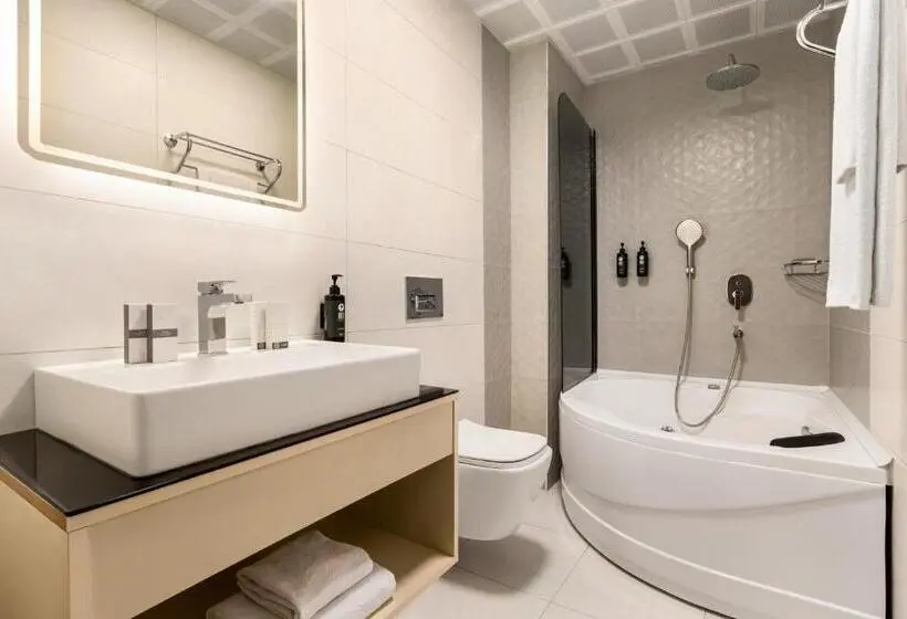 バスタブ付きデラックスルーム, Trademark Collection By Wyndham Operla Airport Hotels