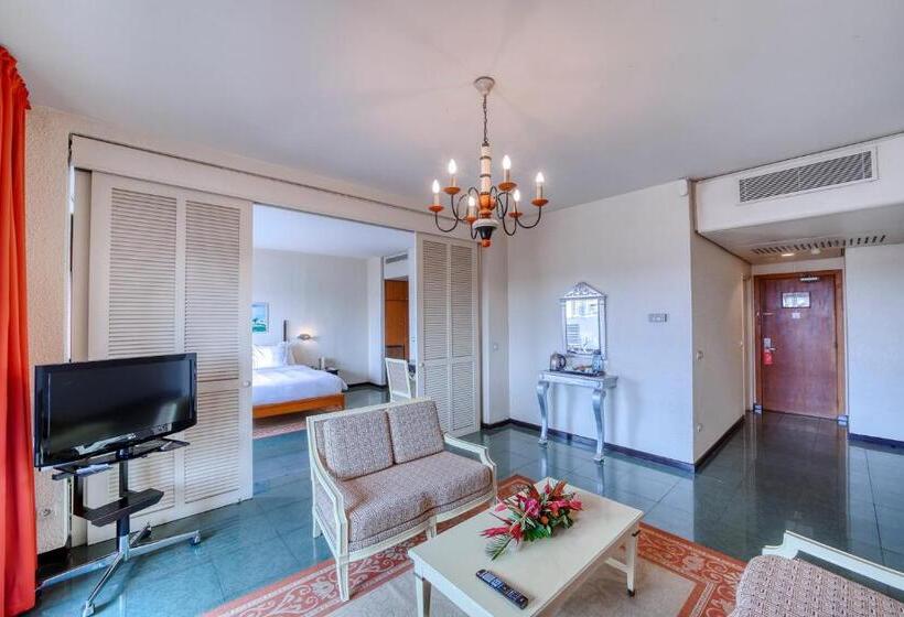 Люкс Сеньор, Akwa Palace Douala