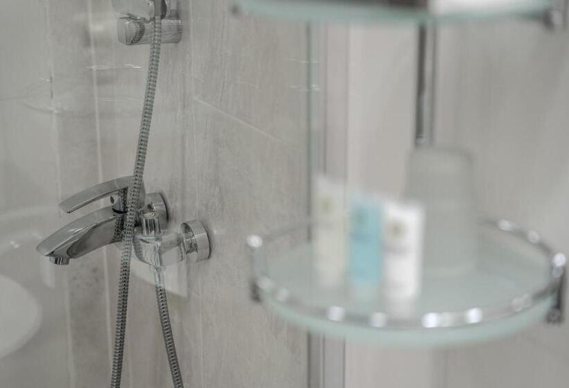 اتاق اجرایی یک تخته, Jannat Regency